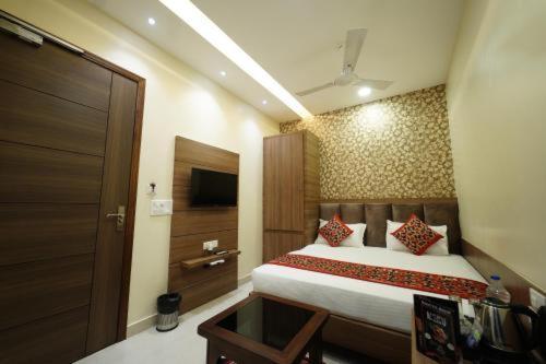 Swaran Hotel Amritsar Bagian luar foto