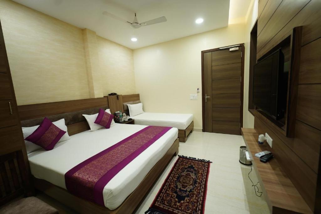 Swaran Hotel Amritsar Bagian luar foto