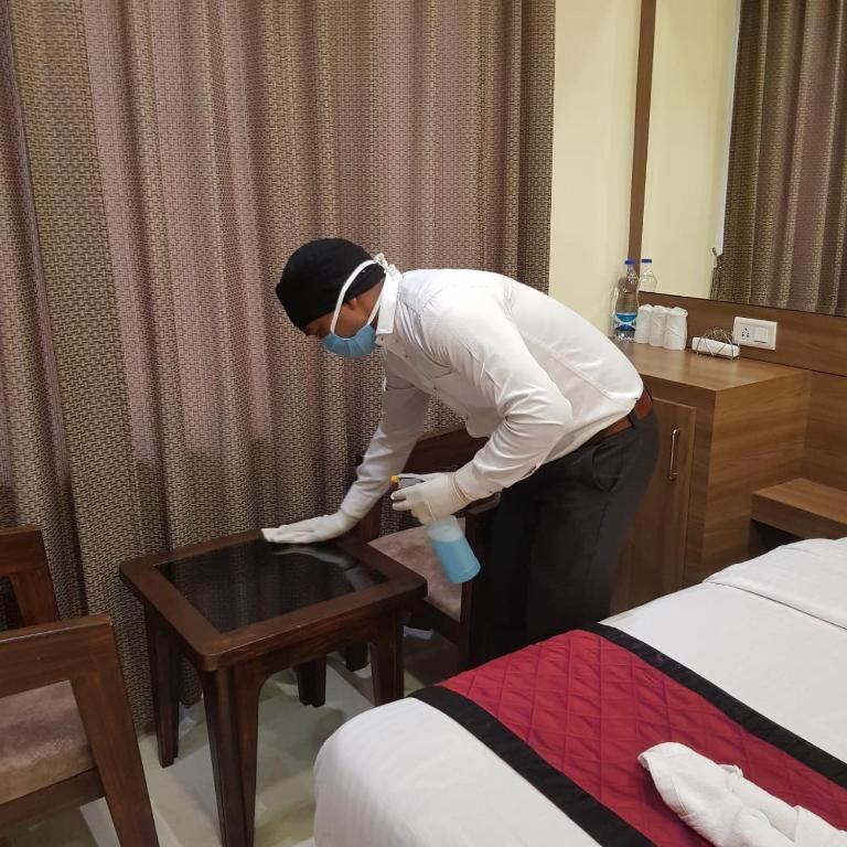 Swaran Hotel Amritsar Bagian luar foto