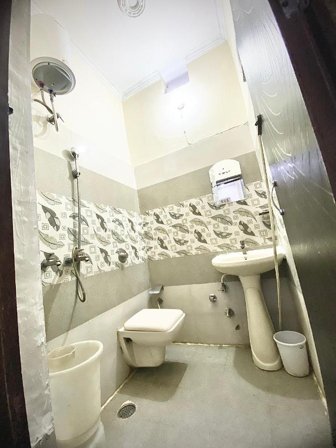 Swaran Hotel Amritsar Bagian luar foto