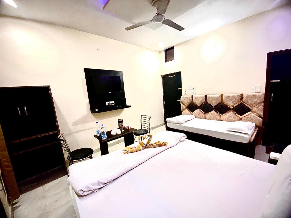 Swaran Hotel Amritsar Bagian luar foto