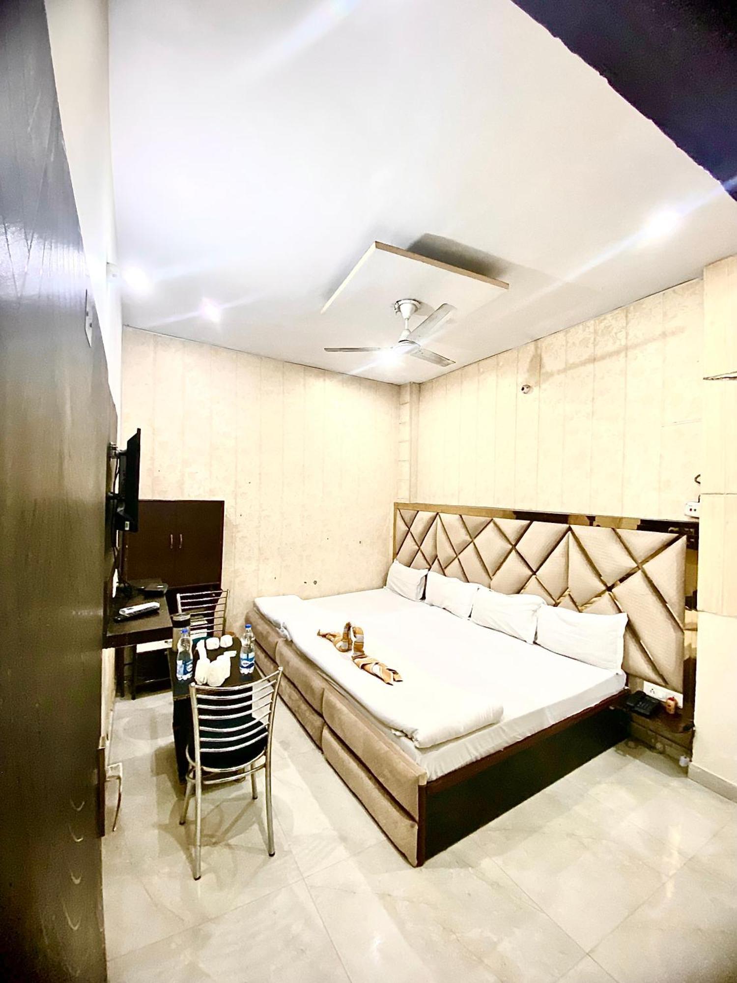 Swaran Hotel Amritsar Bagian luar foto