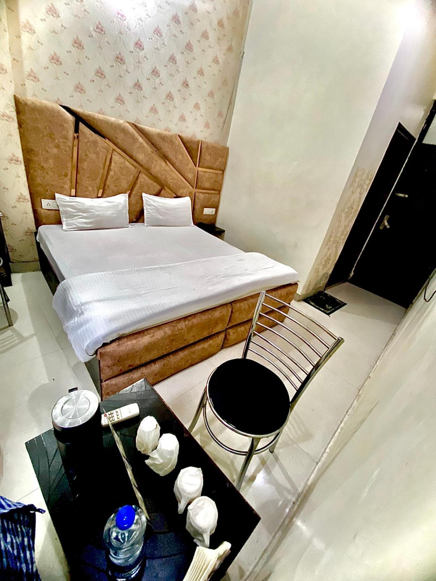 Swaran Hotel Amritsar Bagian luar foto