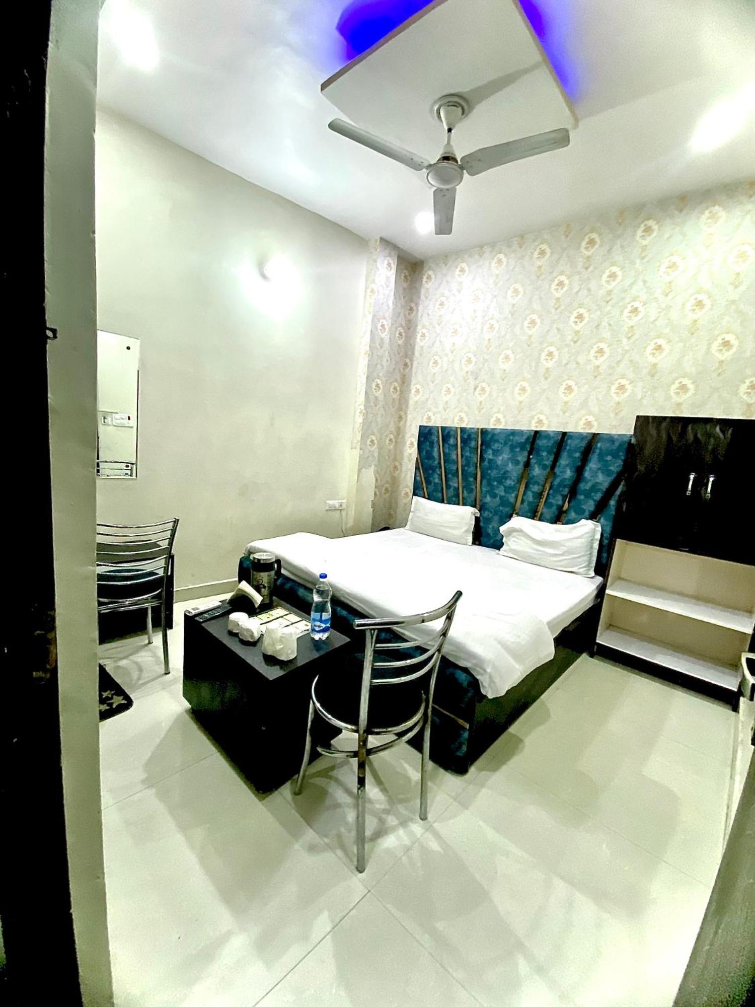 Swaran Hotel Amritsar Bagian luar foto