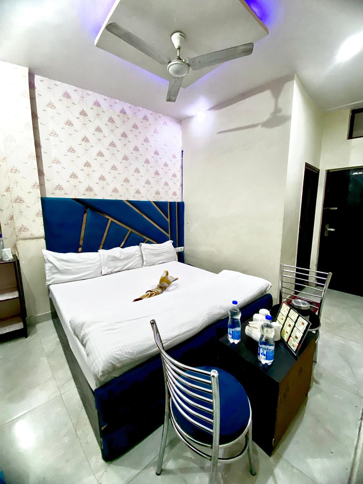 Swaran Hotel Amritsar Bagian luar foto